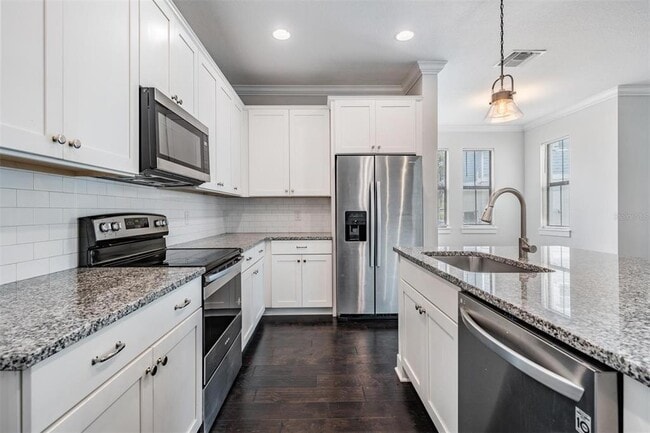 Building Photo - 845 Aurora Way