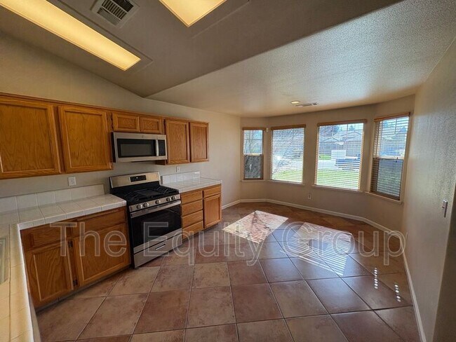 Building Photo - 1422 E Mesa Ct