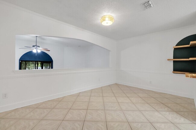 Building Photo - 2818 Par Ln