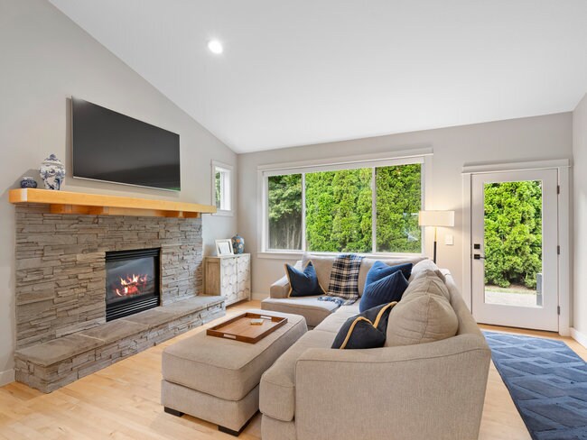 Building Photo - 1442 NE 18th Pl