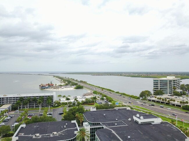 Building Photo - 5303 Bay Club Cir