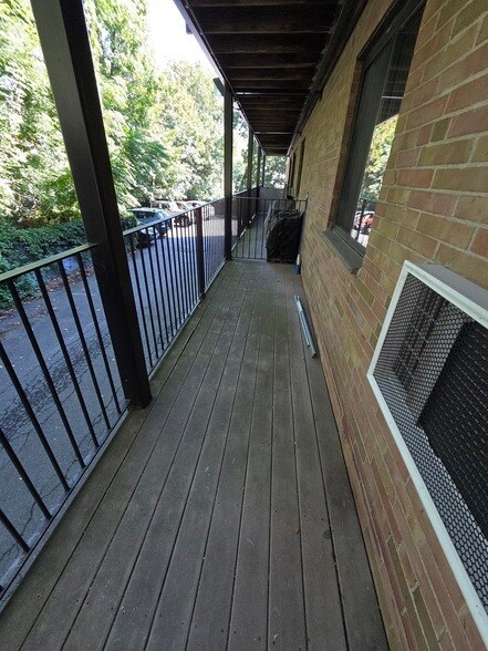 Building Photo - 10 Coffey St