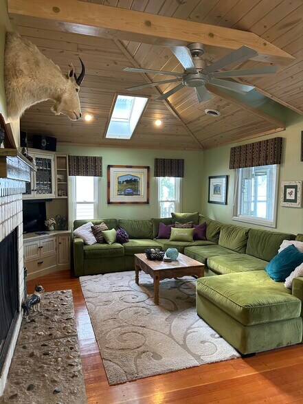 Living room with fireplace - 123 S Ferry Dr