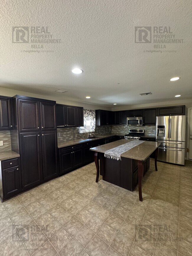 Building Photo - Spacious 4-Bedroom Menifee Home with Downs...