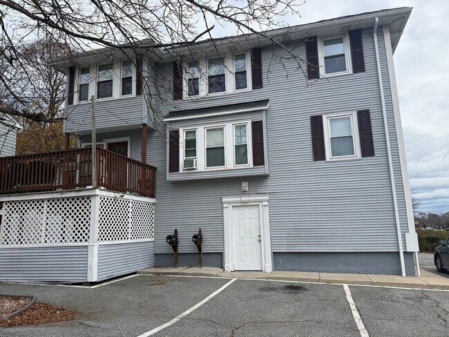 Building Photo - 279 Fellsway