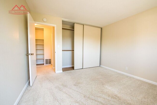 Building Photo - 1355 Sage Hen Way