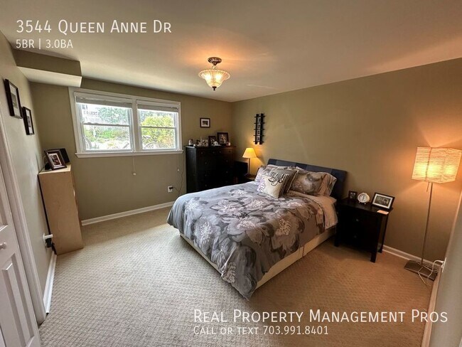 Building Photo - 3544 Queen Anne Dr