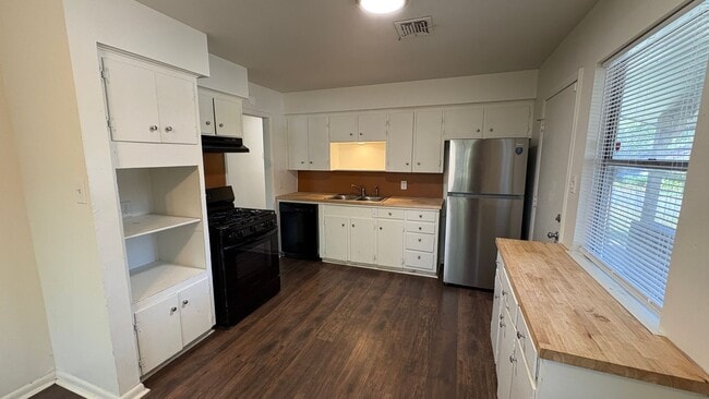 Building Photo - 27 Meldia Dr