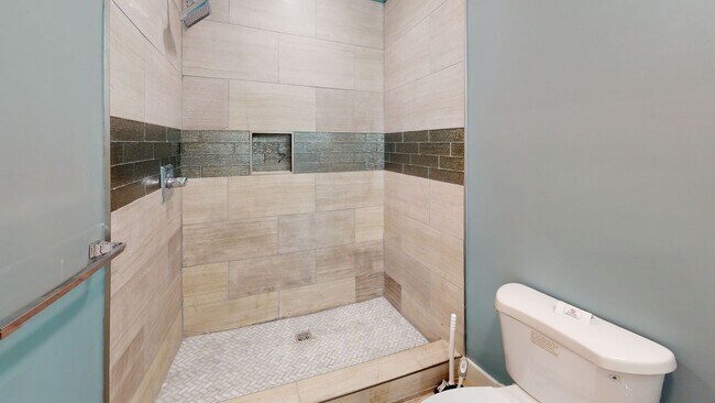Building Photo - $1499 per Bedroom | 6BR/6BA Off Campus Hou...