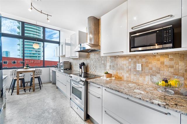 Building Photo - 1581 Brickell Ave