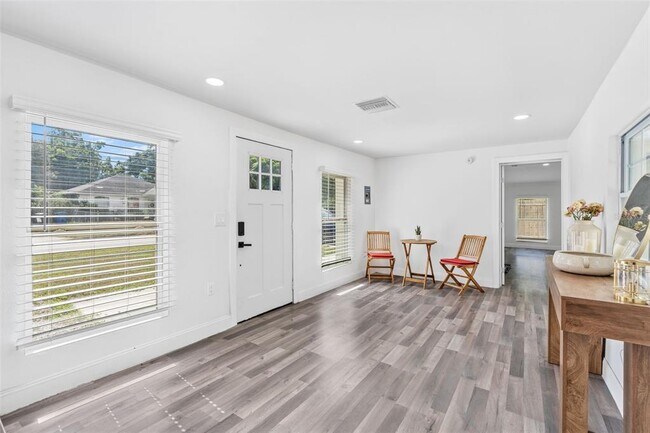 Building Photo - 2201 50th Ave N