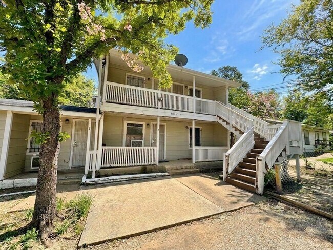 Building Photo - 602 Lovett Ave