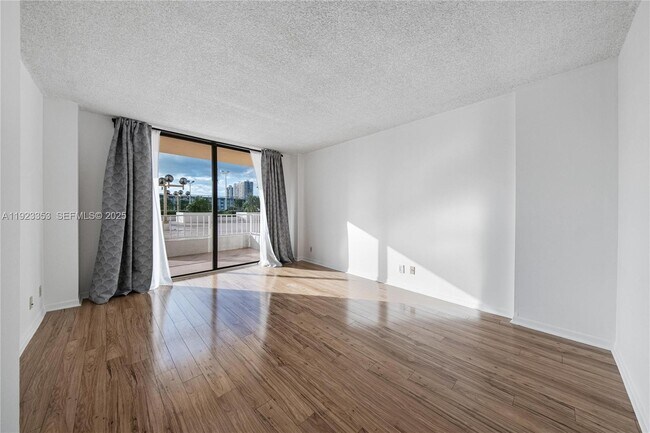 Building Photo - 290 174th St St