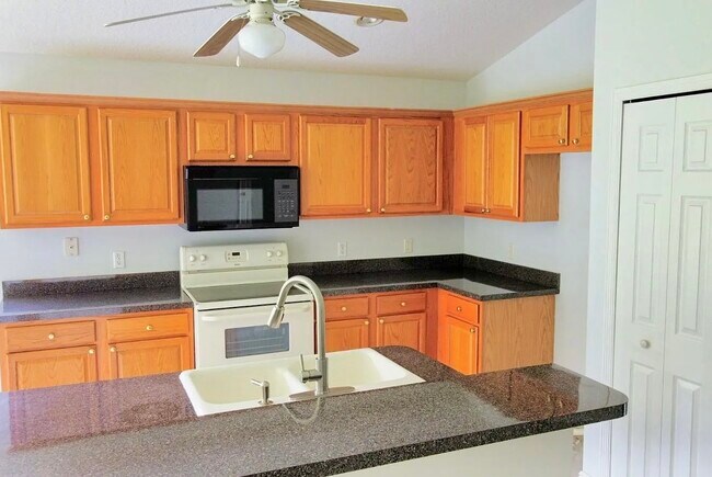 Building Photo - 3046 Bay Laurel Cir N