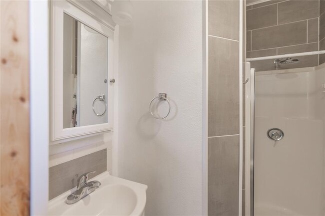 Building Photo - 718 Highland Pkwy