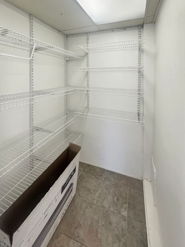 Building Photo - Alamo Heights Move In ready