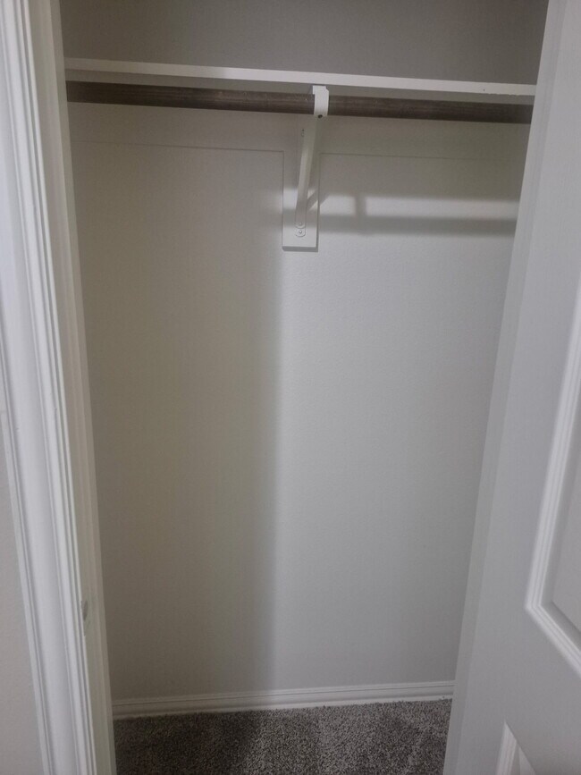 Building Photo - 709 Shady Meadow Ln