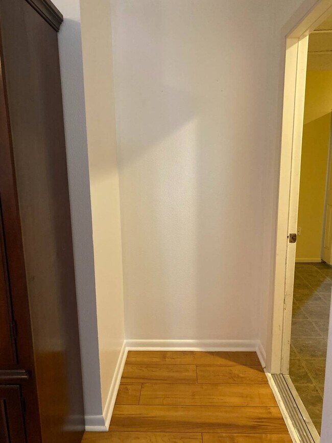 Building Photo - 5344 Elwood Rd