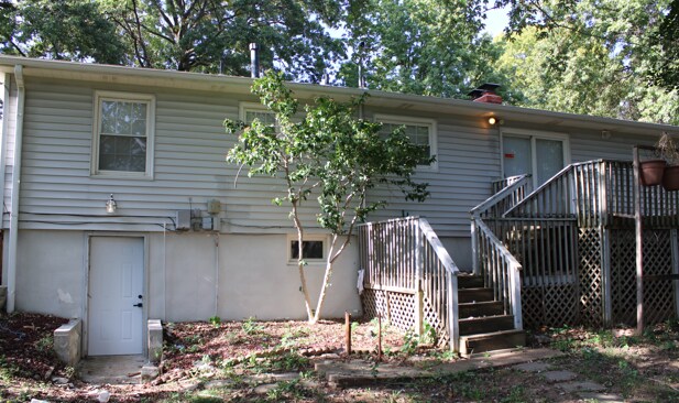 Building Photo - Spacious 5 Bedroom and 2 full bath home in...