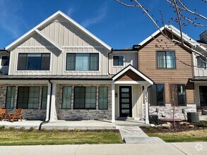 Building Photo - Exclusive Luxury Townhome at Dimple Dell!