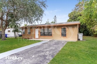 Building Photo - 2411 NE 10th Ave