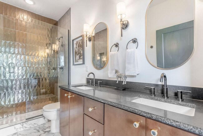 Building Photo - 87 Lucile St