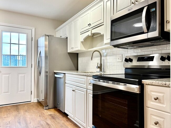 Building Photo - 327 Greendale Pl