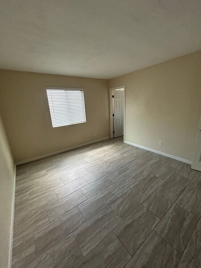 Building Photo - Peoria 2 bed/2 bath house