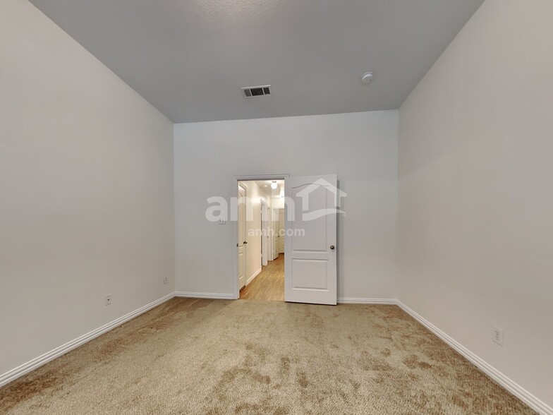 Building Photo - 7253 Tin Star Dr