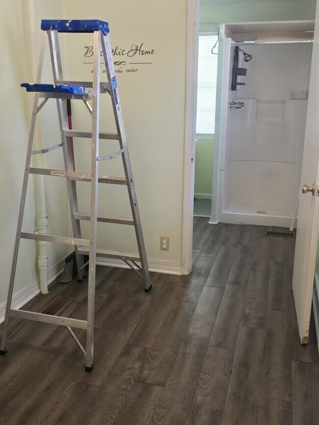 Building Photo - 505 Ave 2 NE