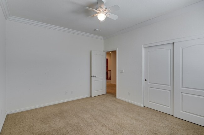 Building Photo - FANTASTIC 3 BEDROOM 2.5 BATH IN NORTH LAS ...
