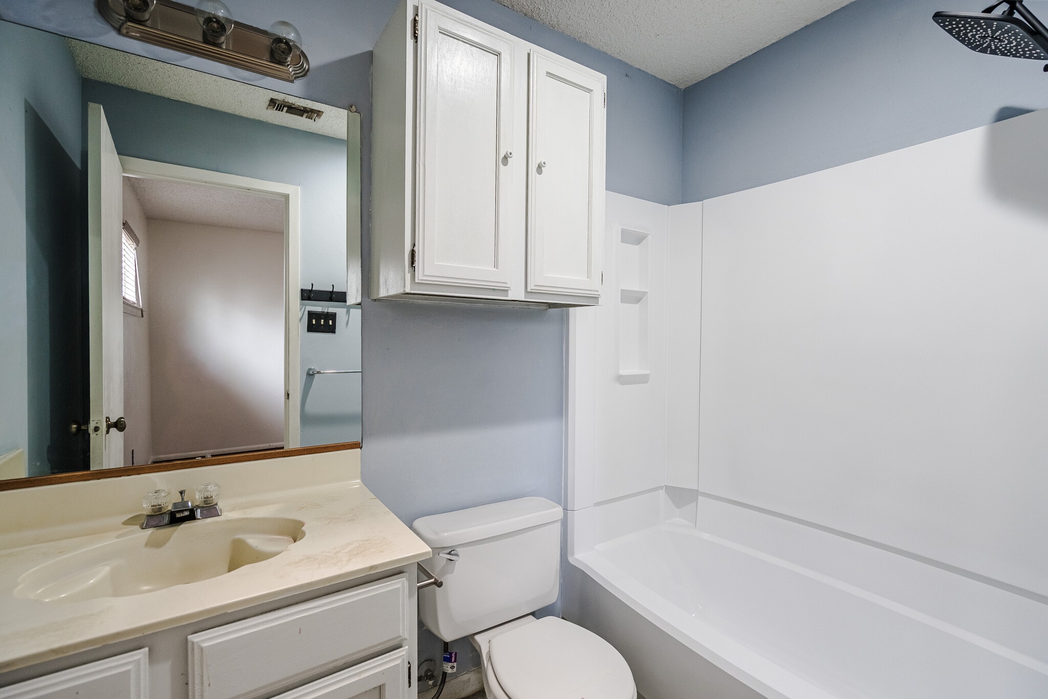 Building Photo - Room in Condo on Beauregard Cir