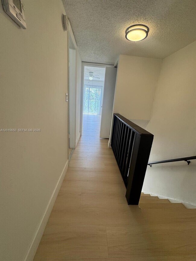 Building Photo - 4122 SW 61st Ave