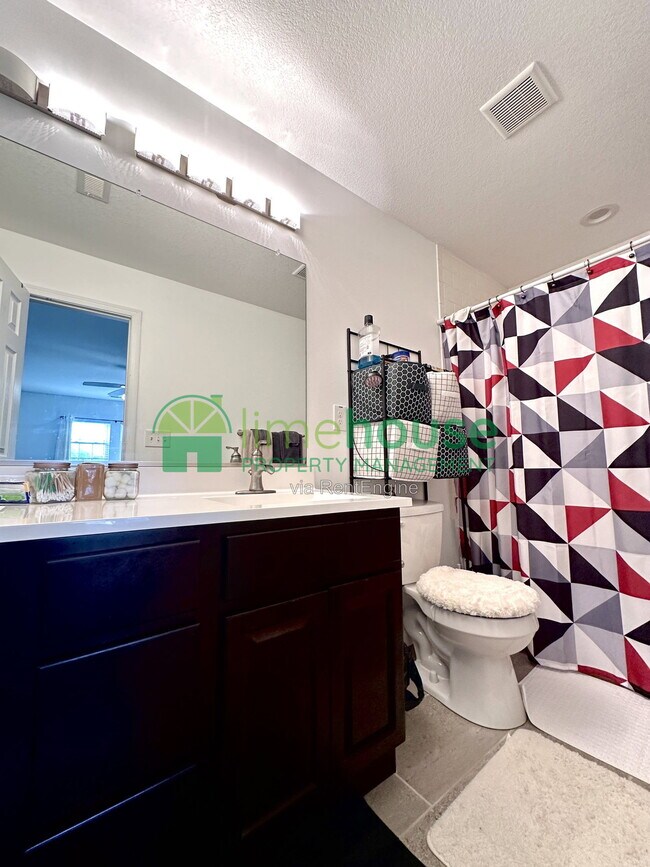 Building Photo - 2604 Greenwood Dr