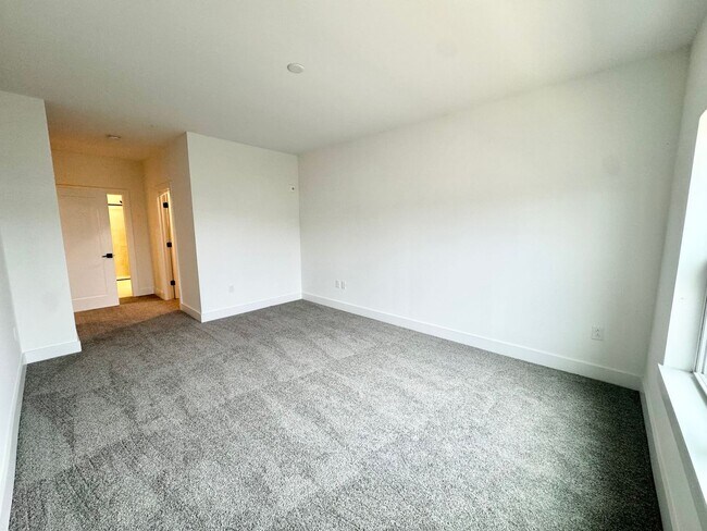 Building Photo - Discover Your Perfect 2-Bed Apartment at Brixton!