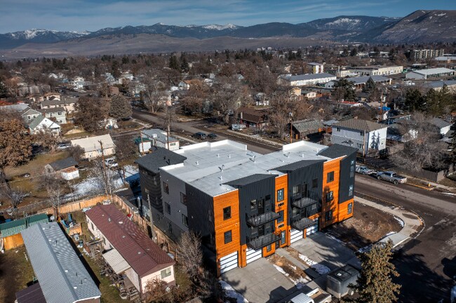 Building Photo - 1910 Strand Ave