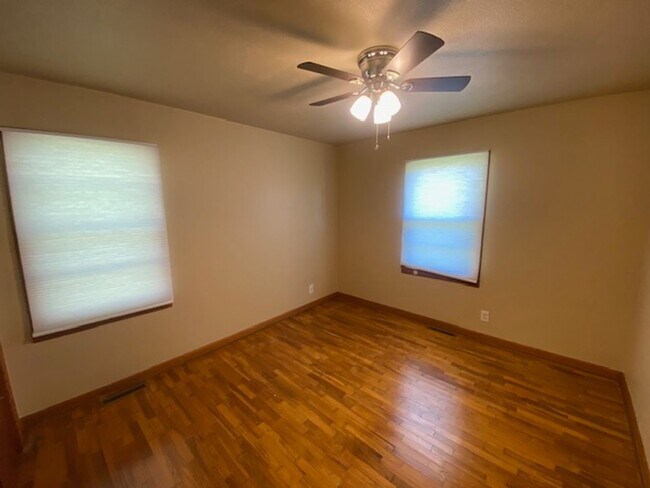 Building Photo - Nice 3 Bedroom Home In Lincoln!