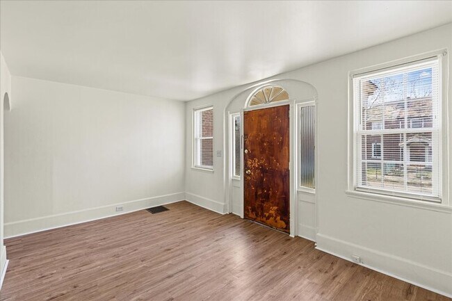 Building Photo - 2802 N Constitution Rd