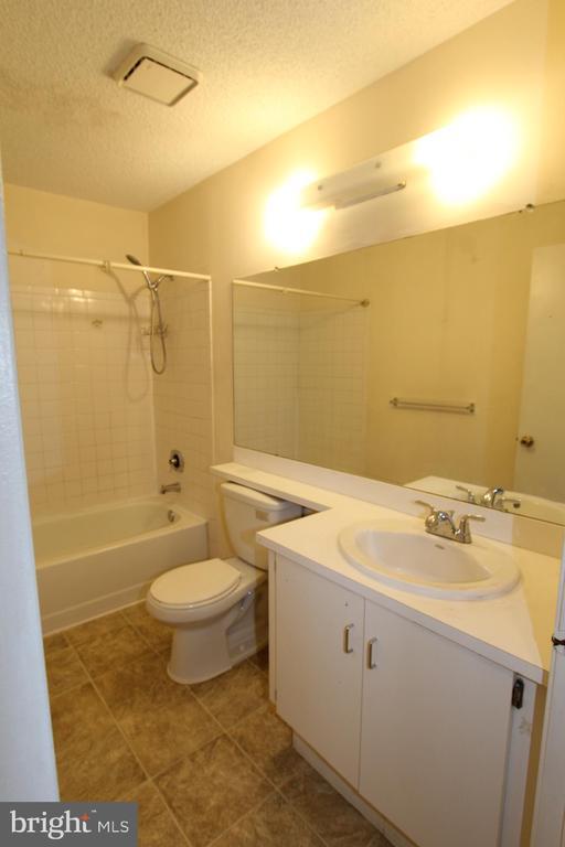 Building Photo - 8 Joyner Ct