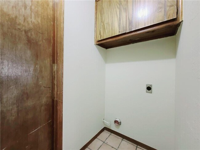 Building Photo - 235 Barrett Pl