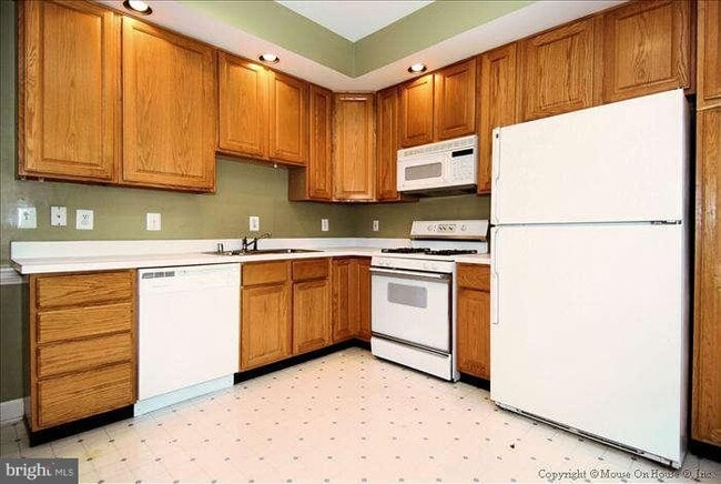 Building Photo - 6707 Royal Thomas Way