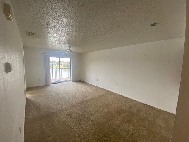 Building Photo - 4008 Oakview Dr