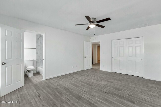 Building Photo - 3922 E Dahlia Dr