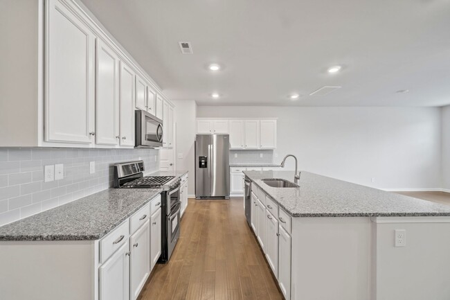 Building Photo - Like Brand New Luxury Townhome in Matthews!