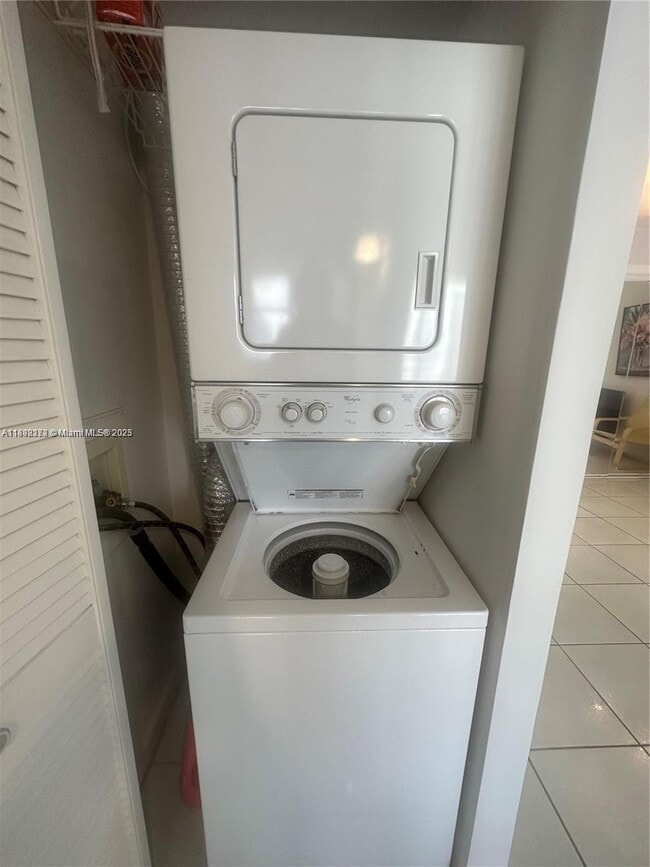 Building Photo - 2030 S Ocean Dr