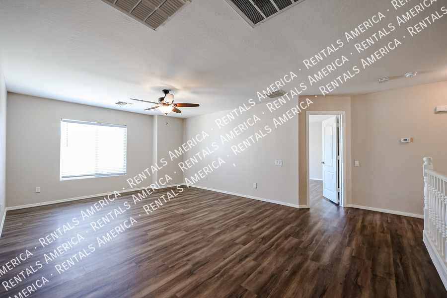 Building Photo - 910 S 118th Ln