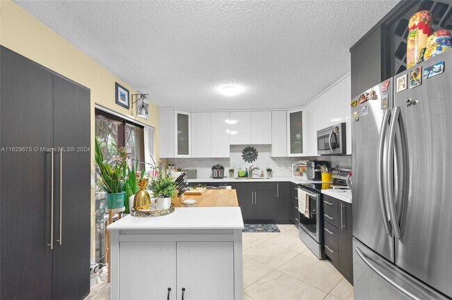 Building Photo - 751 NW 99th Cir