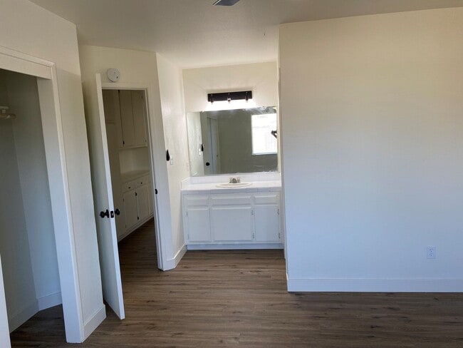 Building Photo - 5917 Stone Bridge Ln