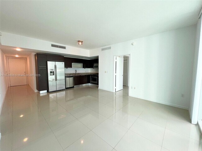 Building Photo - 950 Brickell Bay Dr