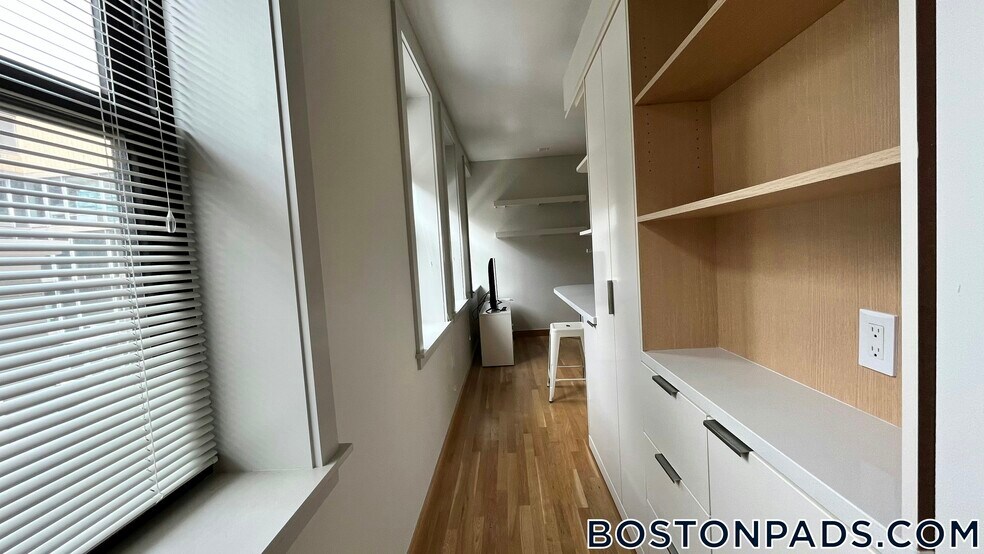 Building Photo - 115 Mt Auburn St